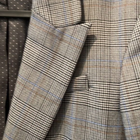 See next listing for matching pant. Sharp Blazer in cool tone plaid - Picture 5 of 7